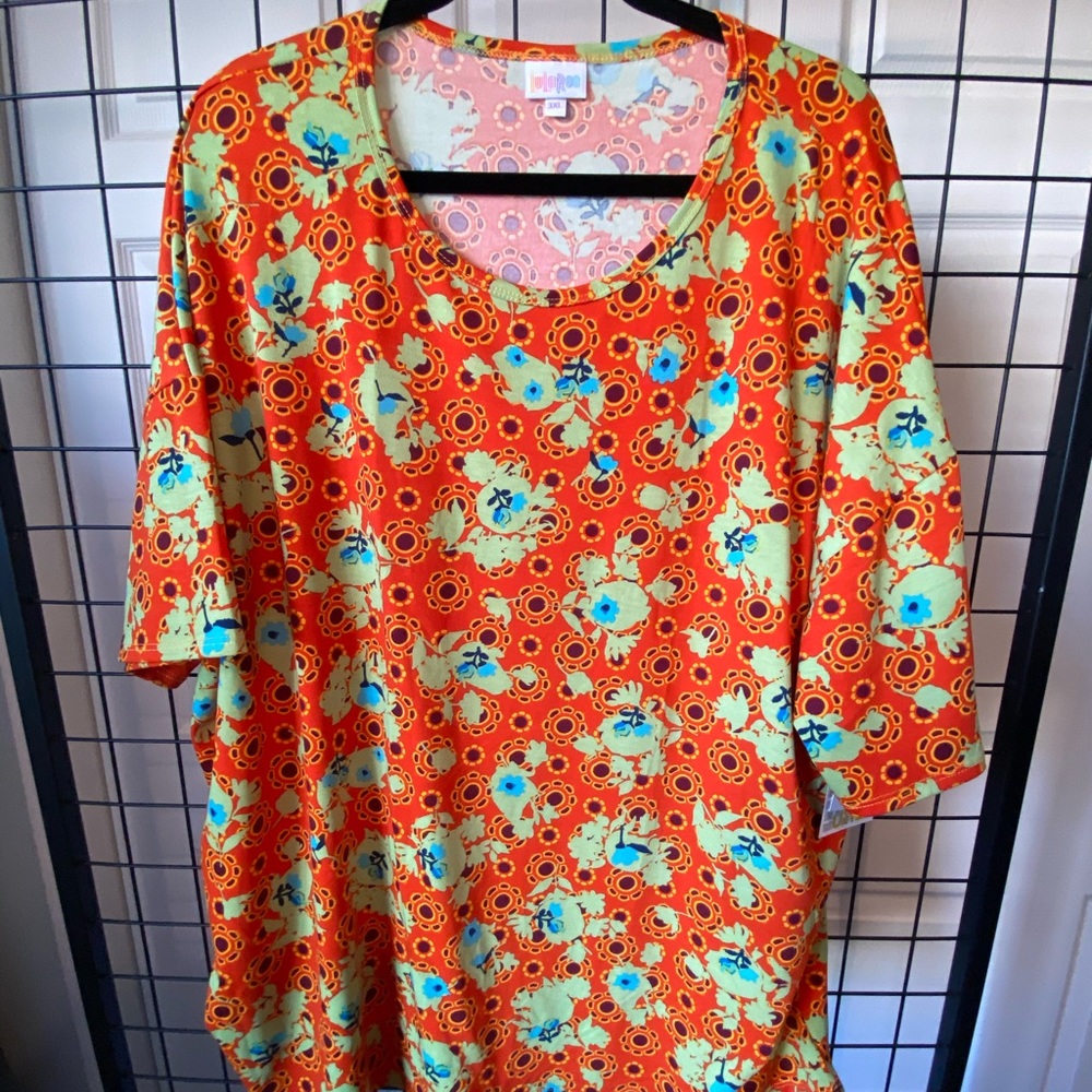 NWT plus size LulaRoe Irma Top